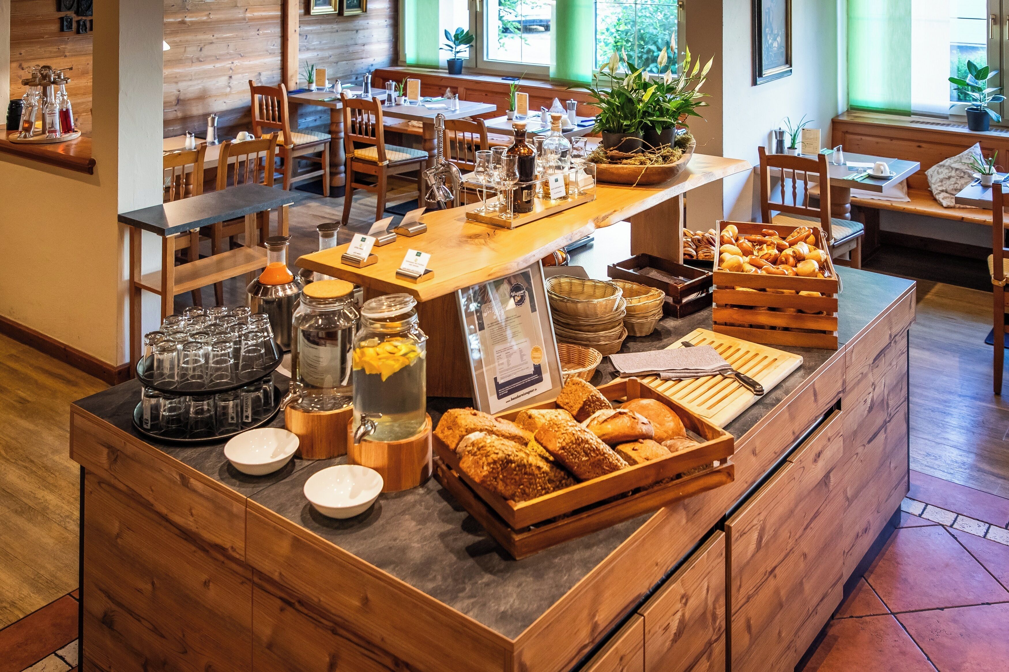 Bao gồm bữa sáng buffet hàng ngày 