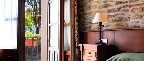 Minibar, desk, free WiFi, bed sheets