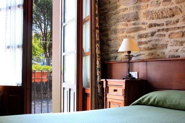 Minibar, desk, free WiFi, bed sheets