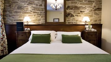 Minibar, desk, free WiFi, bed sheets