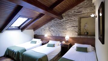 Habitació doble per a ús individual | Minibar, escriptori, wifi gratuïta i roba de llit