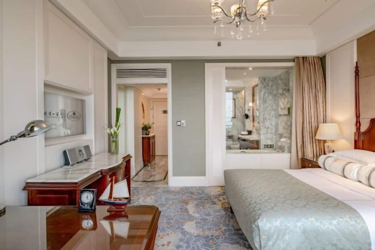 1 slaapkamer, een minibar, een kluis op de kamer, een bureau