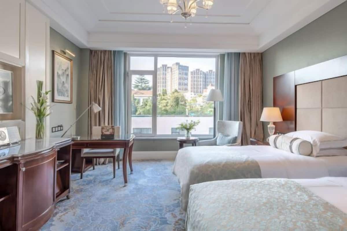 1 slaapkamer, een minibar, een kluis op de kamer, een bureau