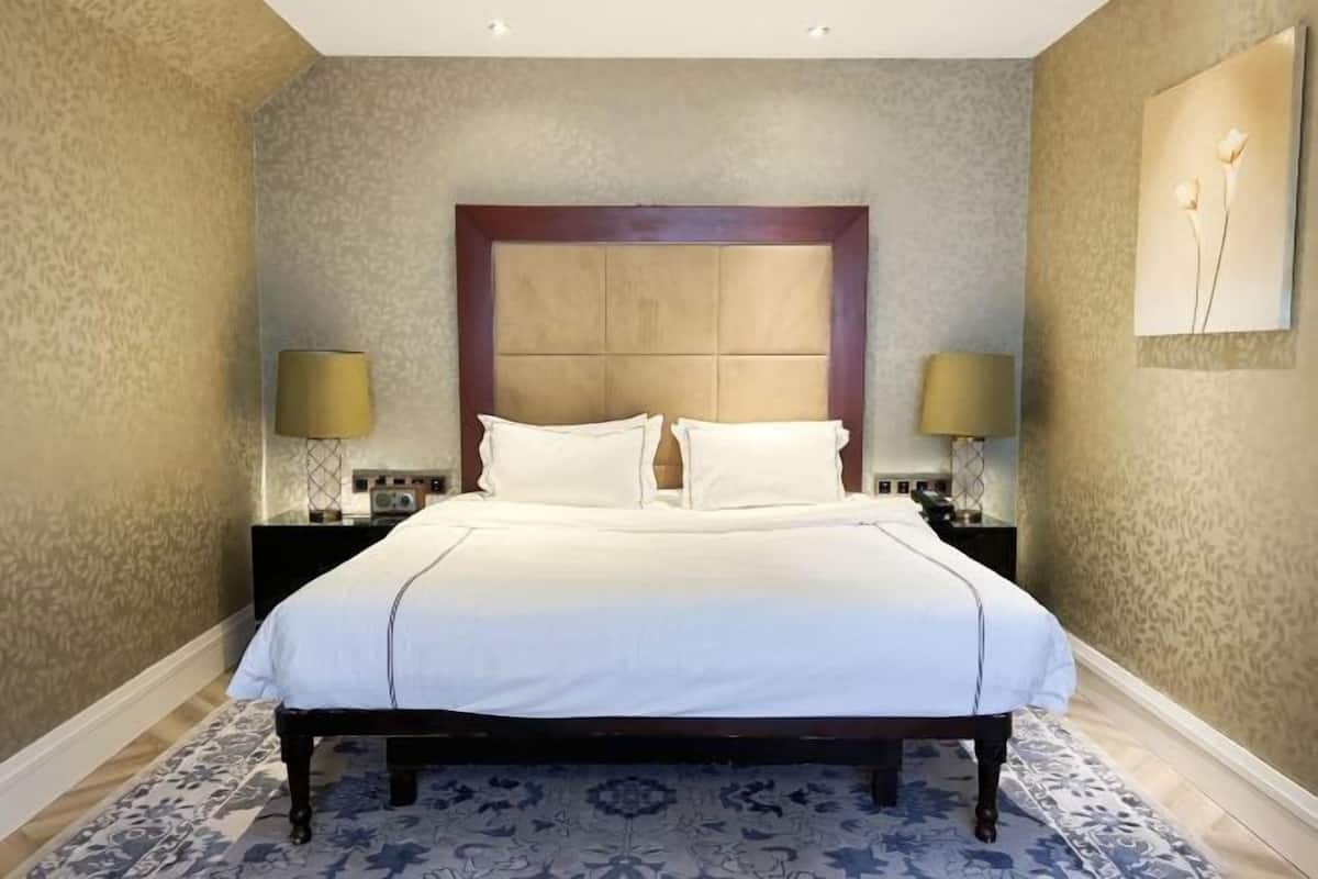 1 slaapkamer, een minibar, een kluis op de kamer, een bureau