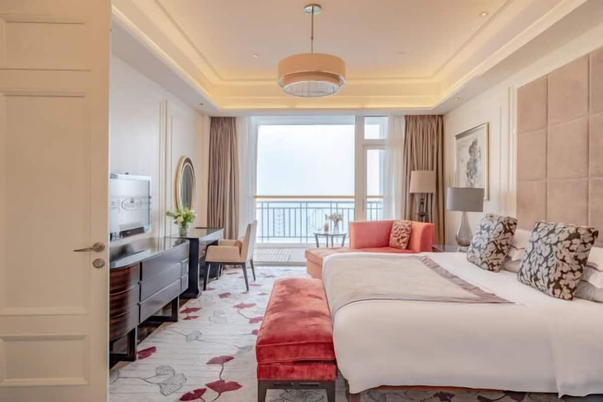 1 slaapkamer, een minibar, een kluis op de kamer, een bureau