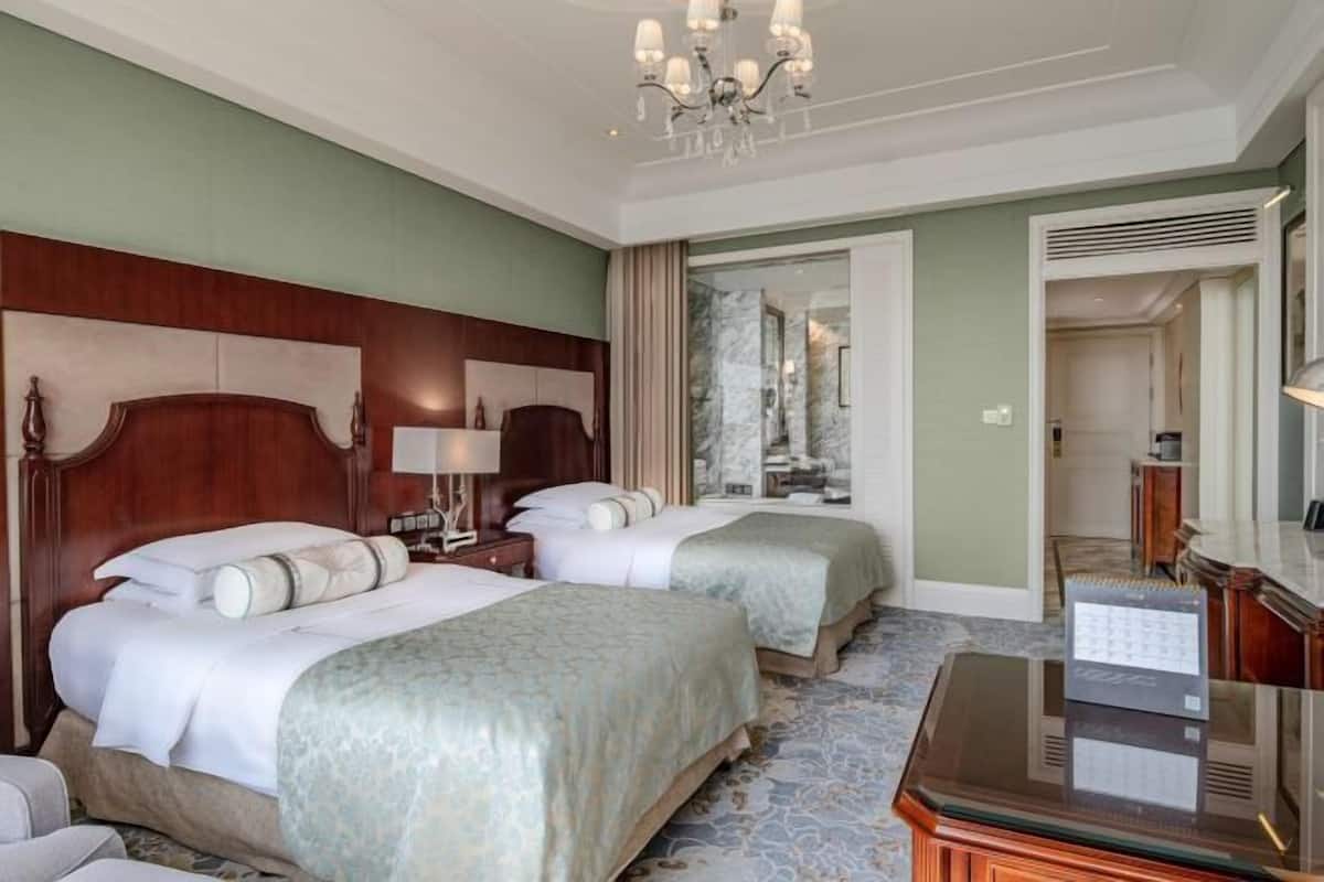 1 slaapkamer, een minibar, een kluis op de kamer, een bureau