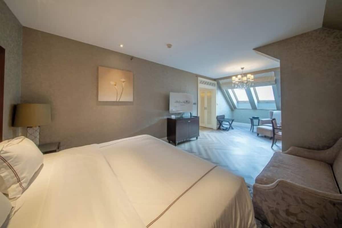 1 slaapkamer, een minibar, een kluis op de kamer, een bureau