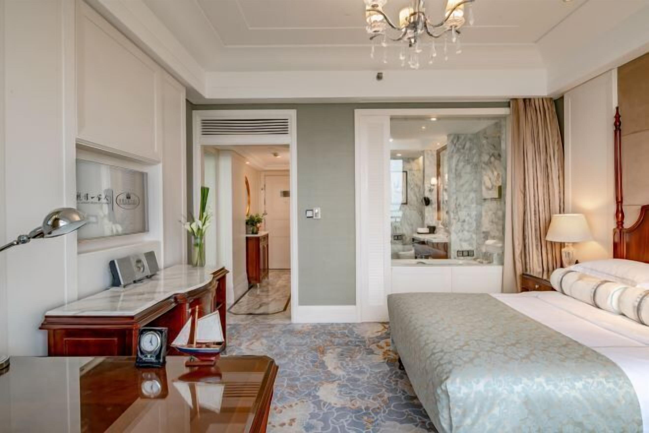 1 多间卧室、迷你吧、客房内保险箱、办公桌