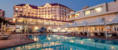 Indoor pool, seasonal outdoor pool, sun loungers