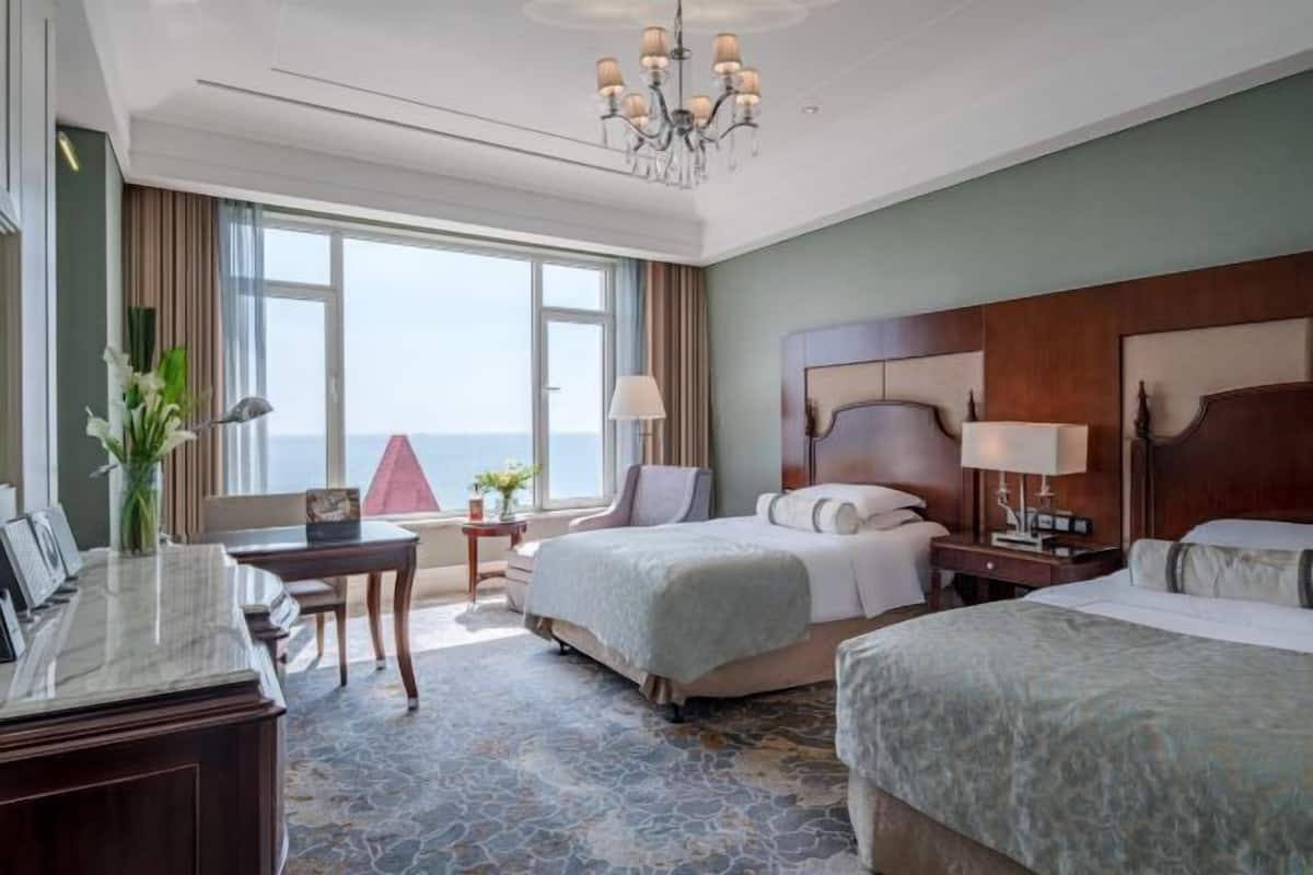 1 slaapkamer, een minibar, een kluis op de kamer, een bureau