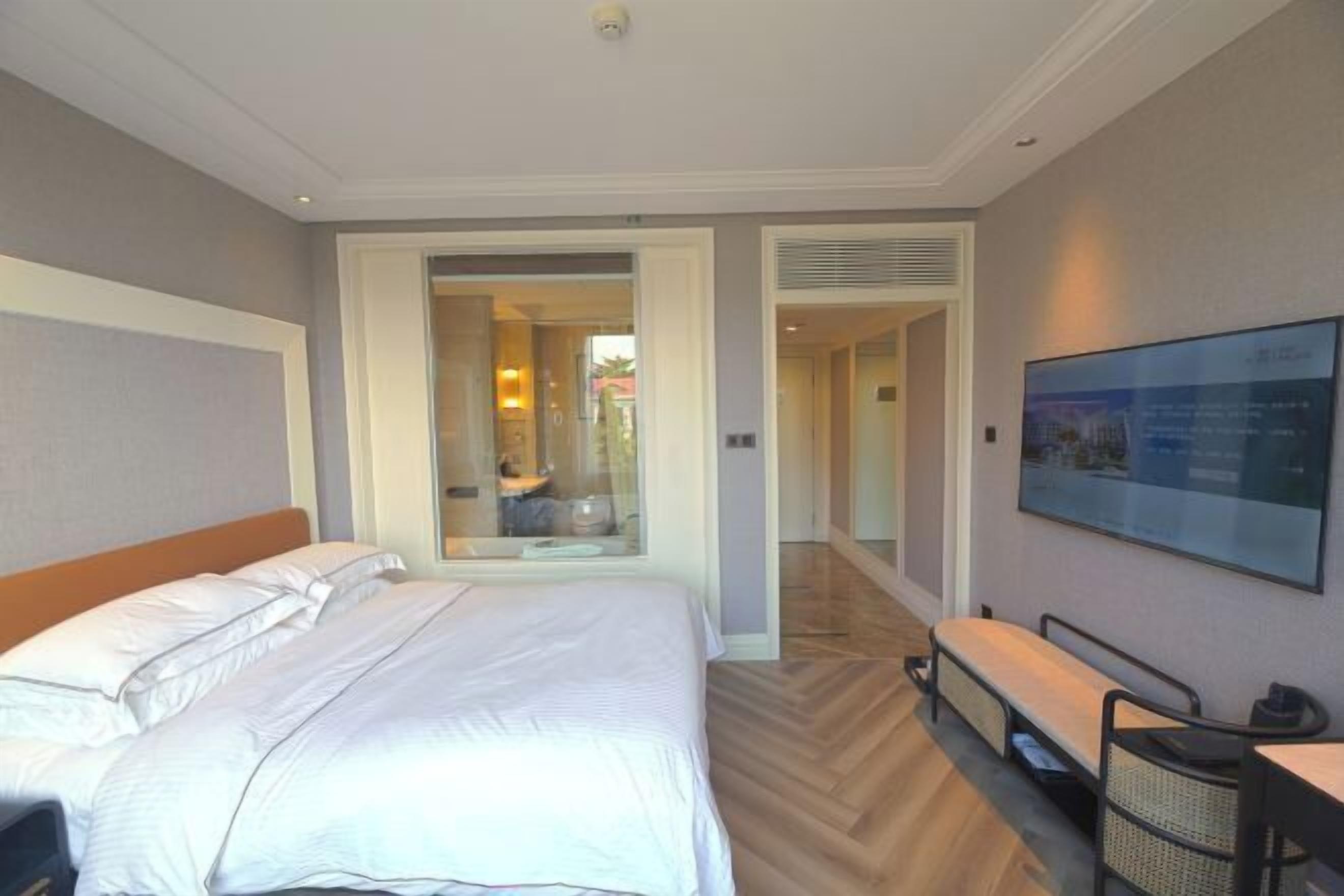 1 多间卧室、迷你吧、客房内保险箱、办公桌