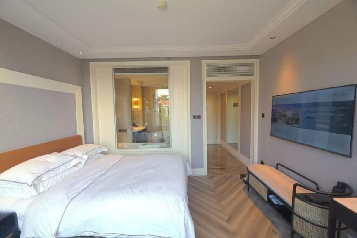 1 slaapkamer, een minibar, een kluis op de kamer, een bureau