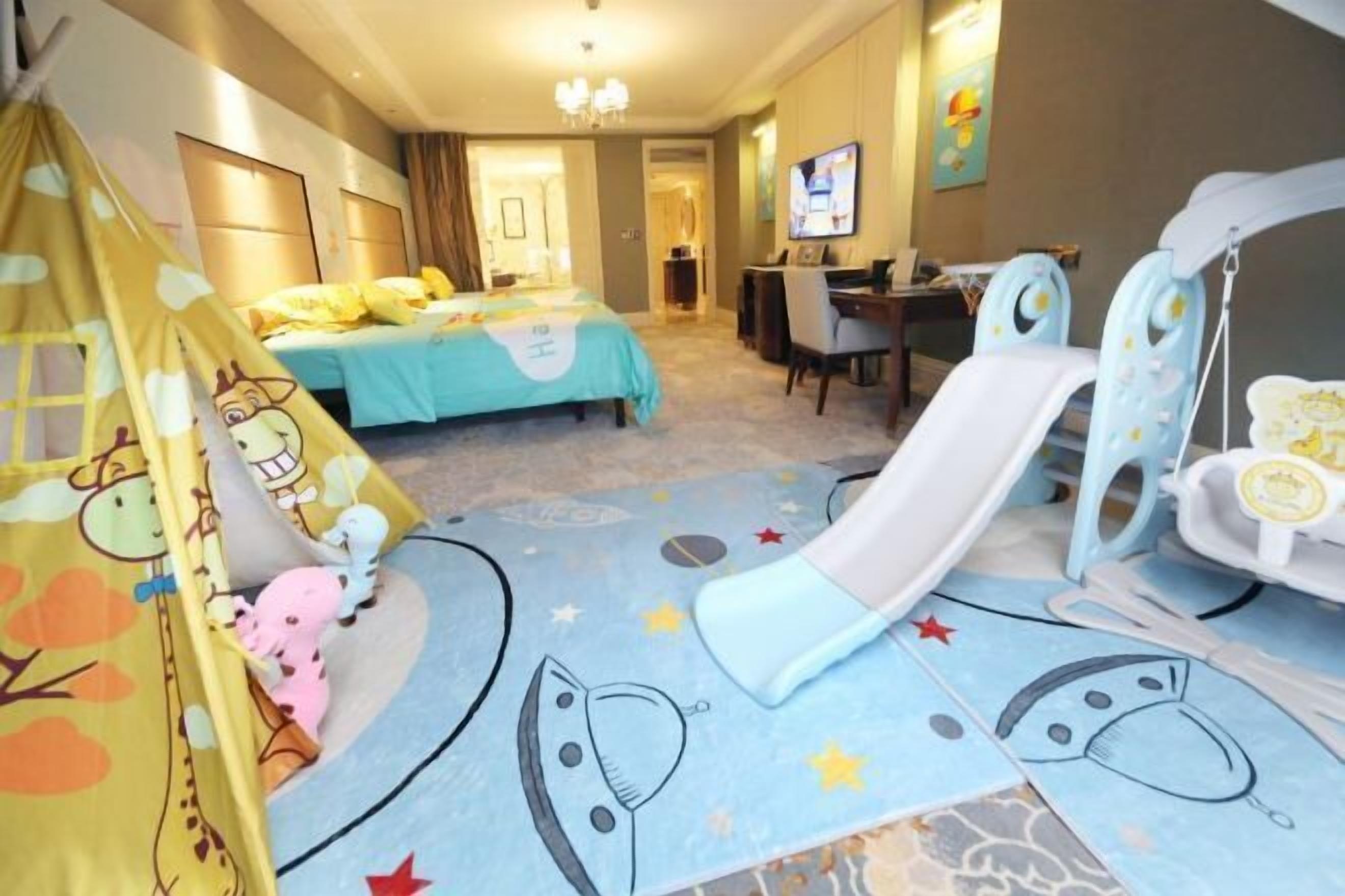 1 多间卧室、迷你吧、客房内保险箱、办公桌