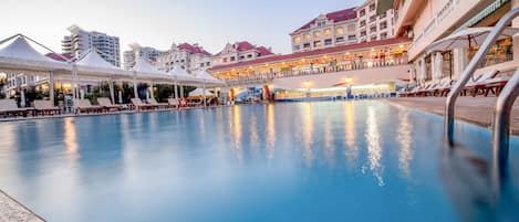 Seasonal outdoor pool, open 7:00 AM to midnight, pool loungers