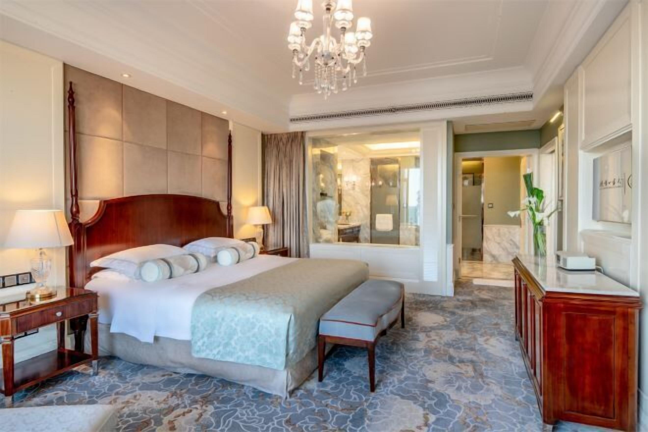 1 多间卧室、迷你吧、客房内保险箱、办公桌