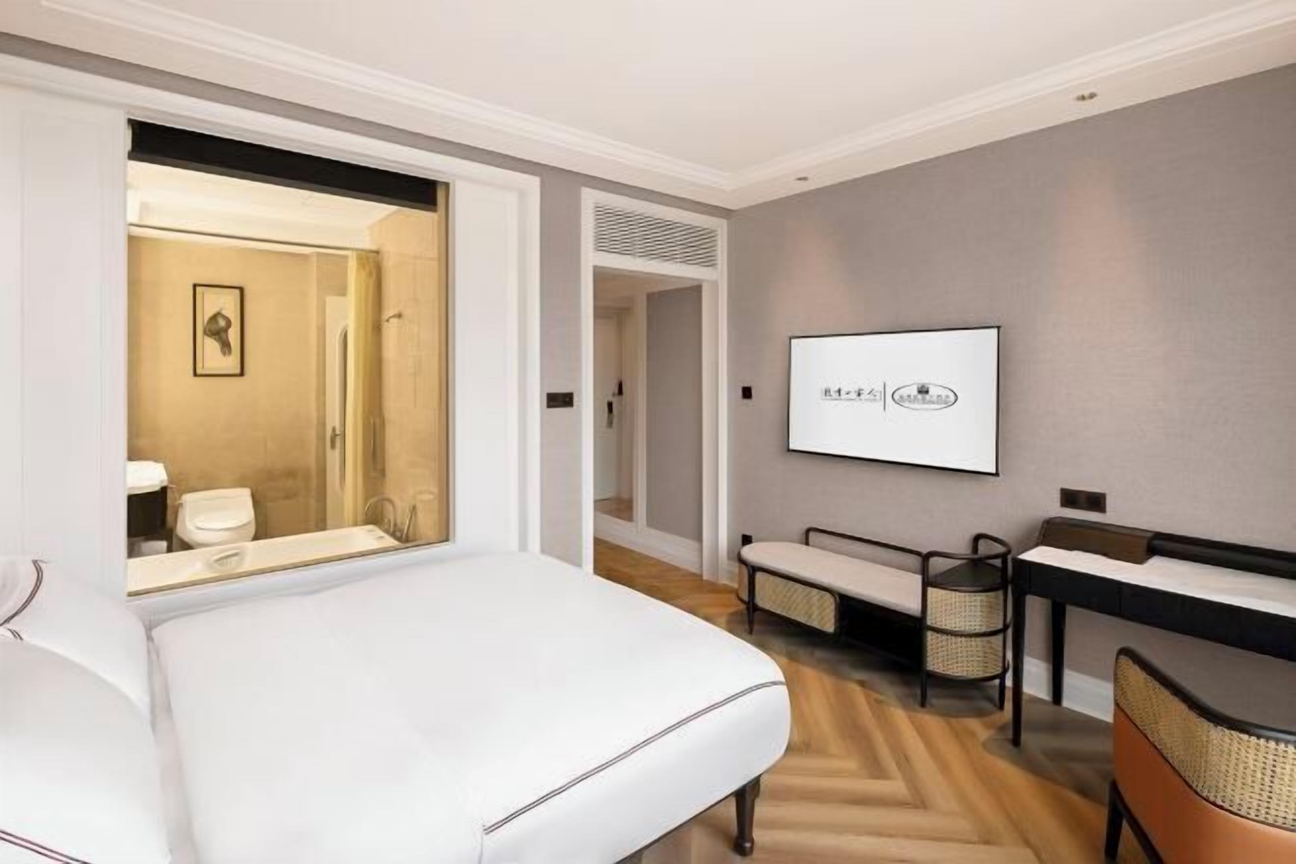 1 多间卧室、迷你吧、客房内保险箱、办公桌