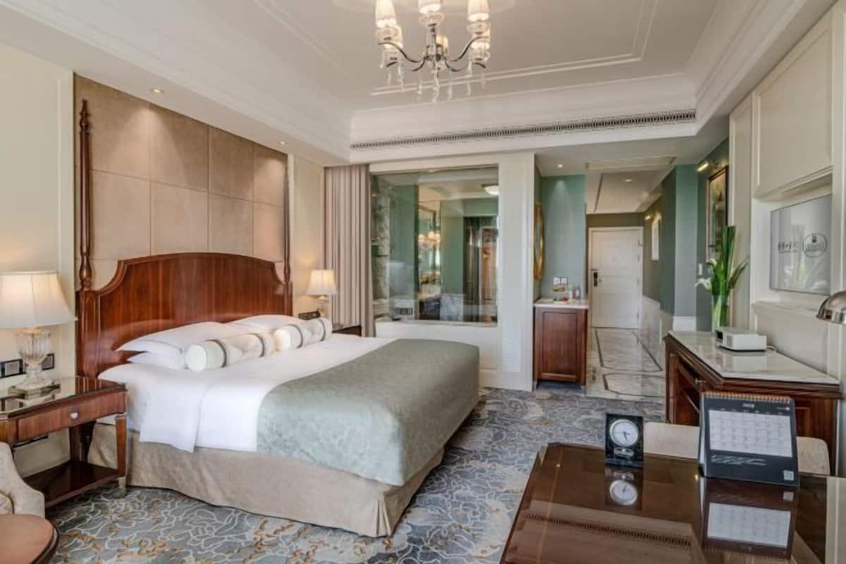 1 slaapkamer, een minibar, een kluis op de kamer, een bureau