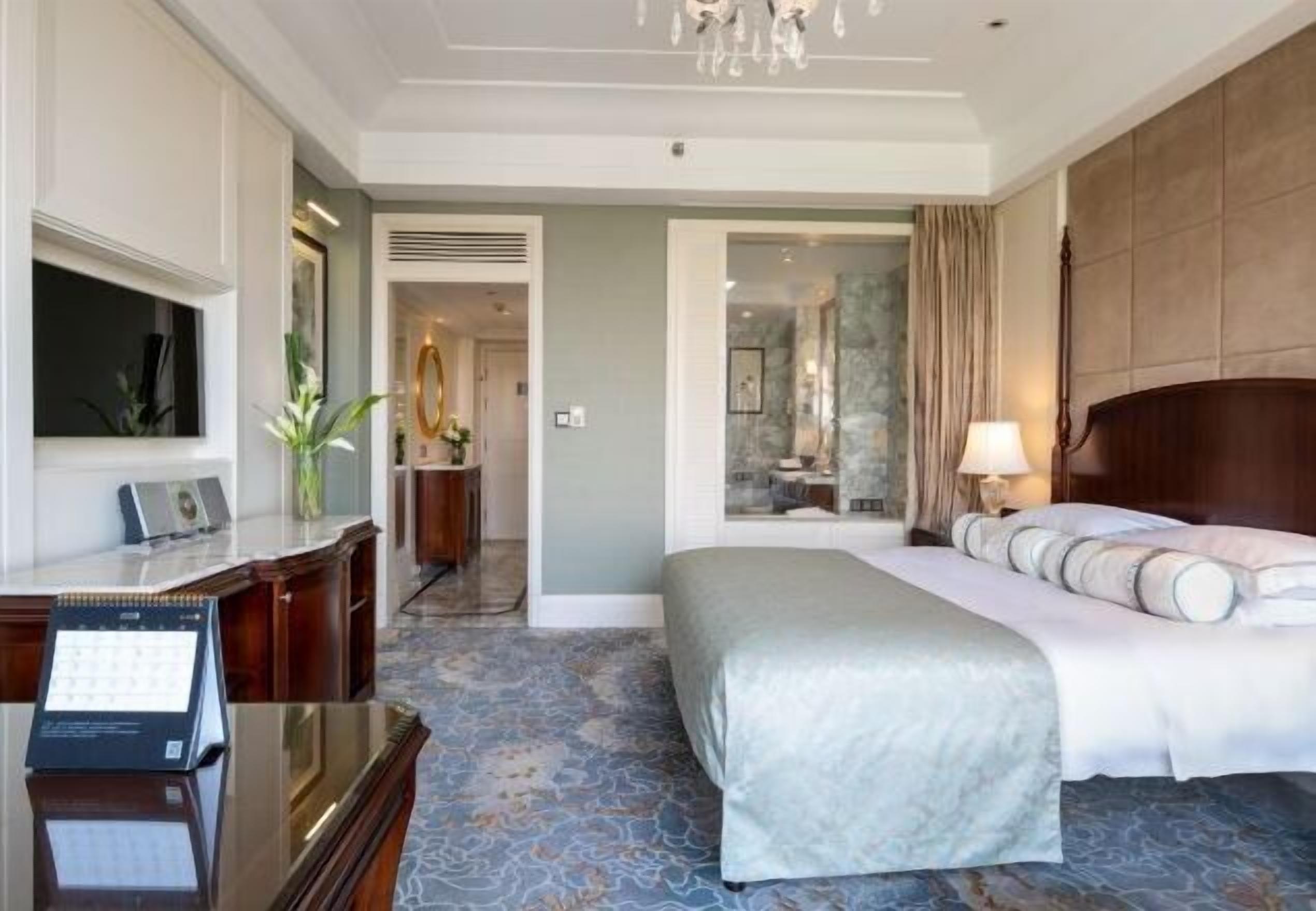 1 多间卧室、迷你吧、客房内保险箱、办公桌