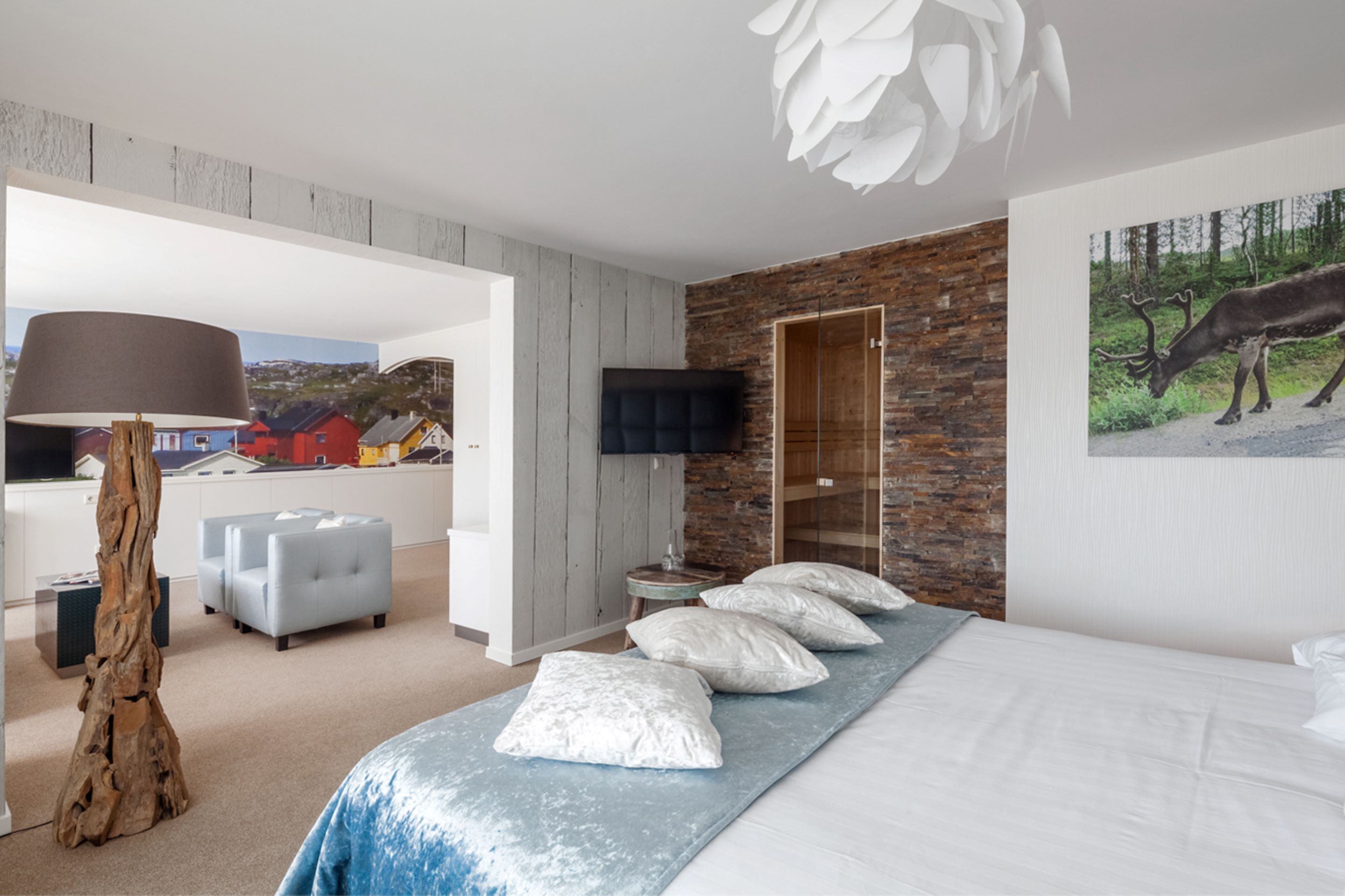 suite | 1 bedroom, in-room safe, desk, laptop workspace