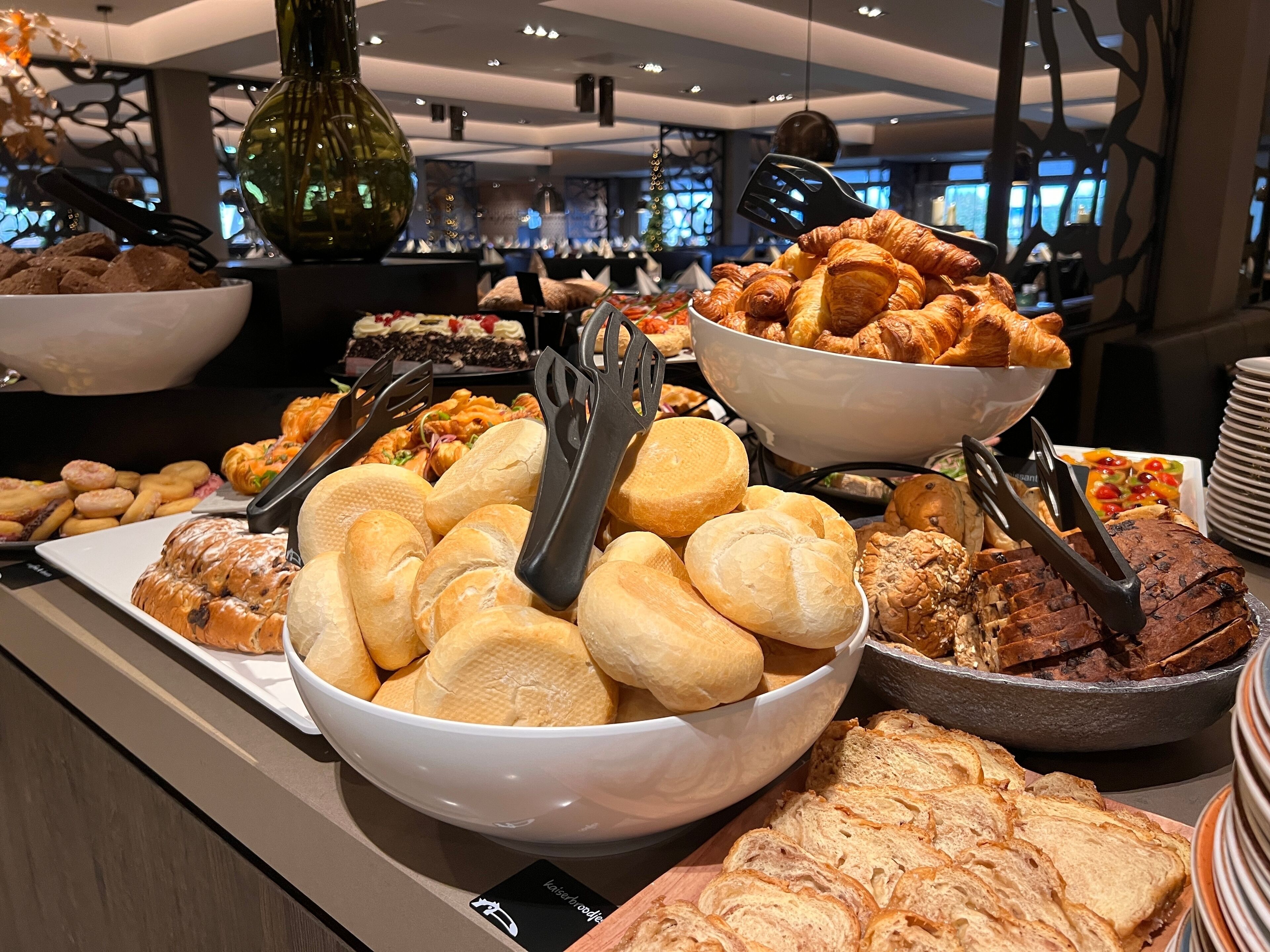 Daily buffet breakfast (EUR 20.5 per person)