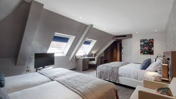 Minibar, caja fuerte, escritorio y cortinas opacas