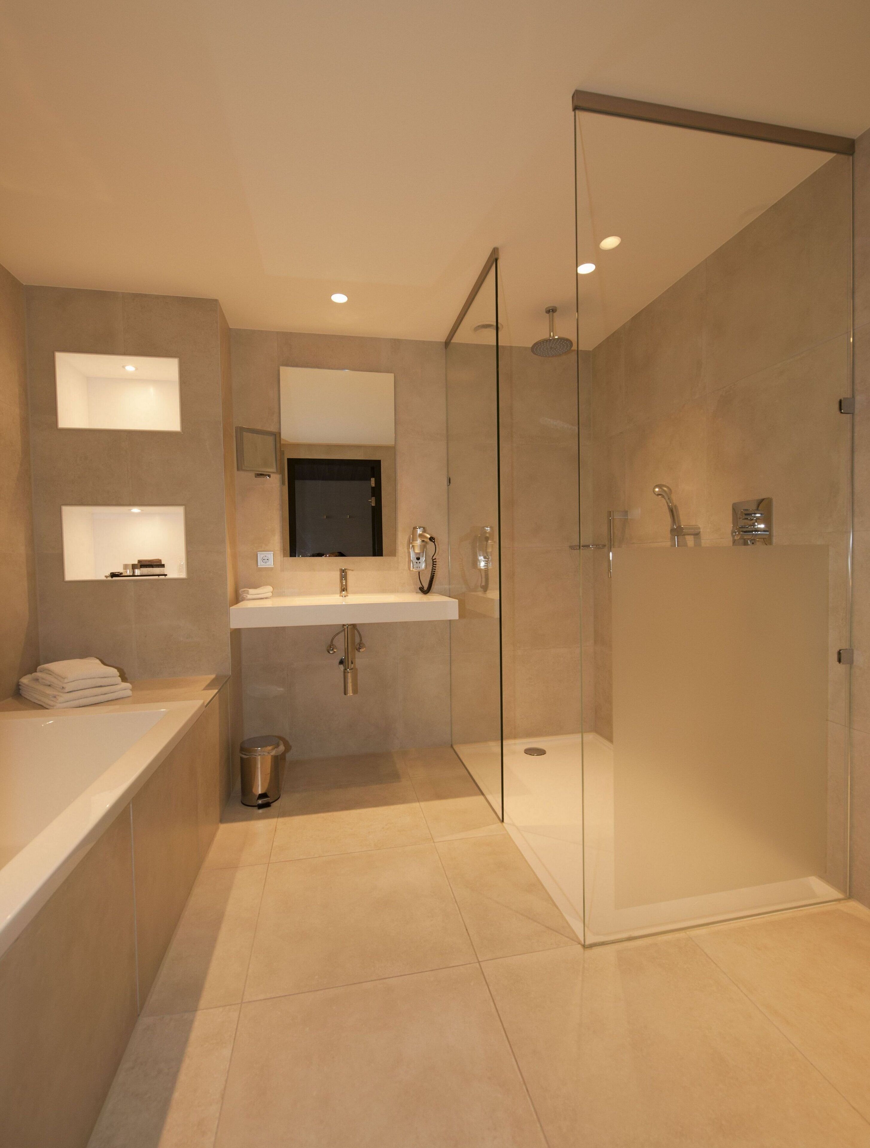 superior room | minibar, in-room safe, desk, blackout curtains