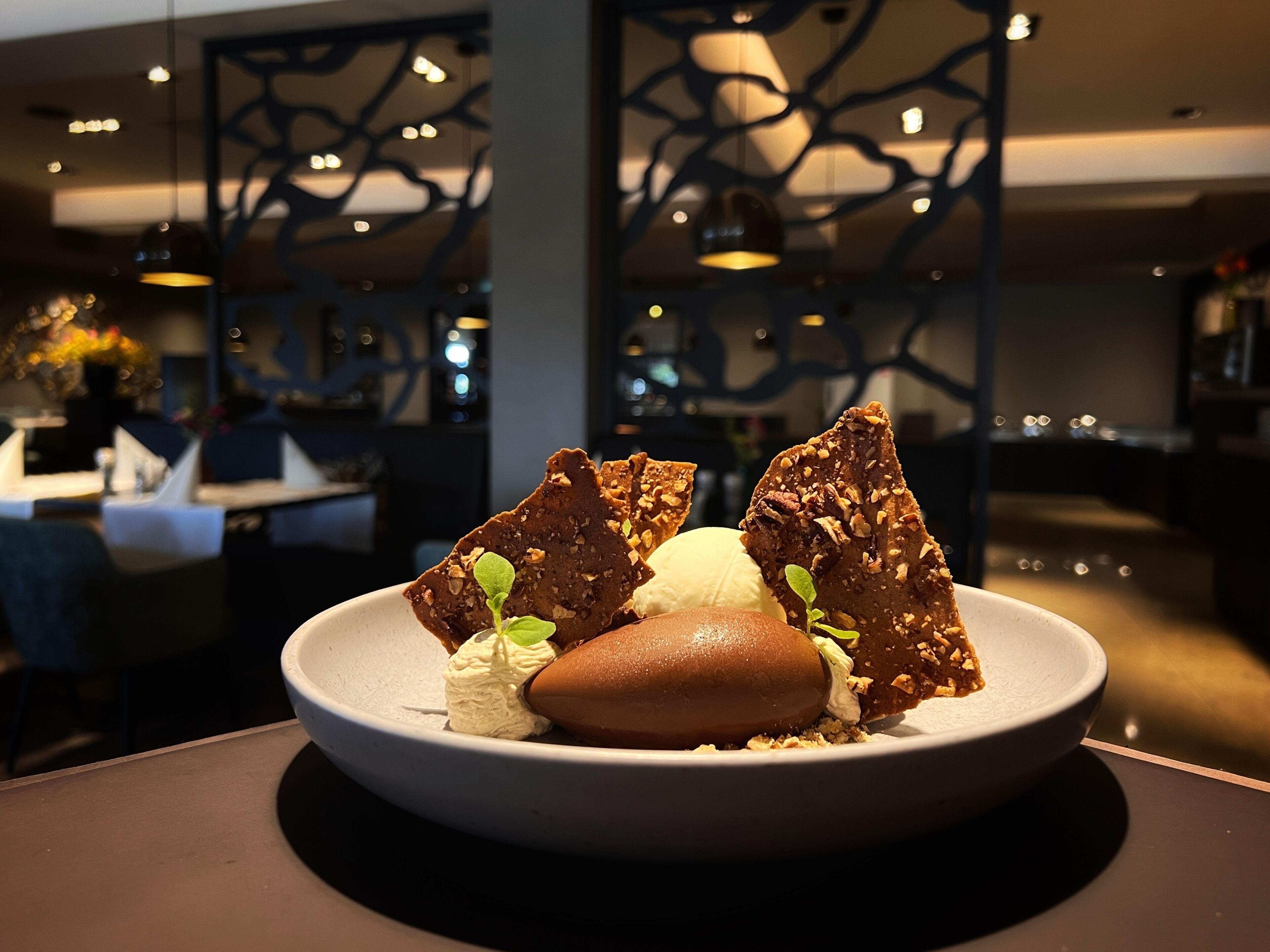 2 restaurants, breakfast, lunch served; local and international cuisine