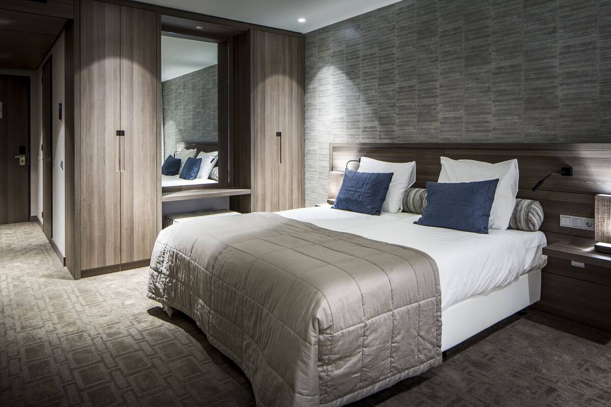 Superior Room | Minibar, in-room safe, desk, blackout curtains