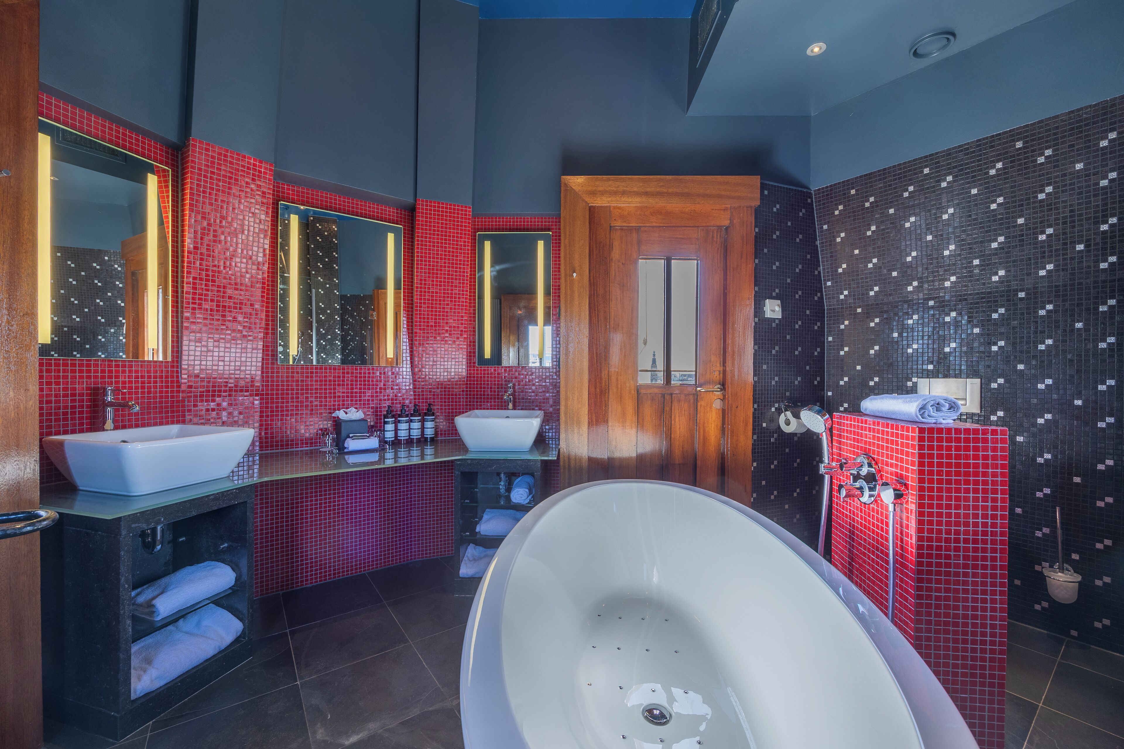 panorama suite | bathroom | combined shower/bathtub, designer toiletries, hair dryer, bathrobes