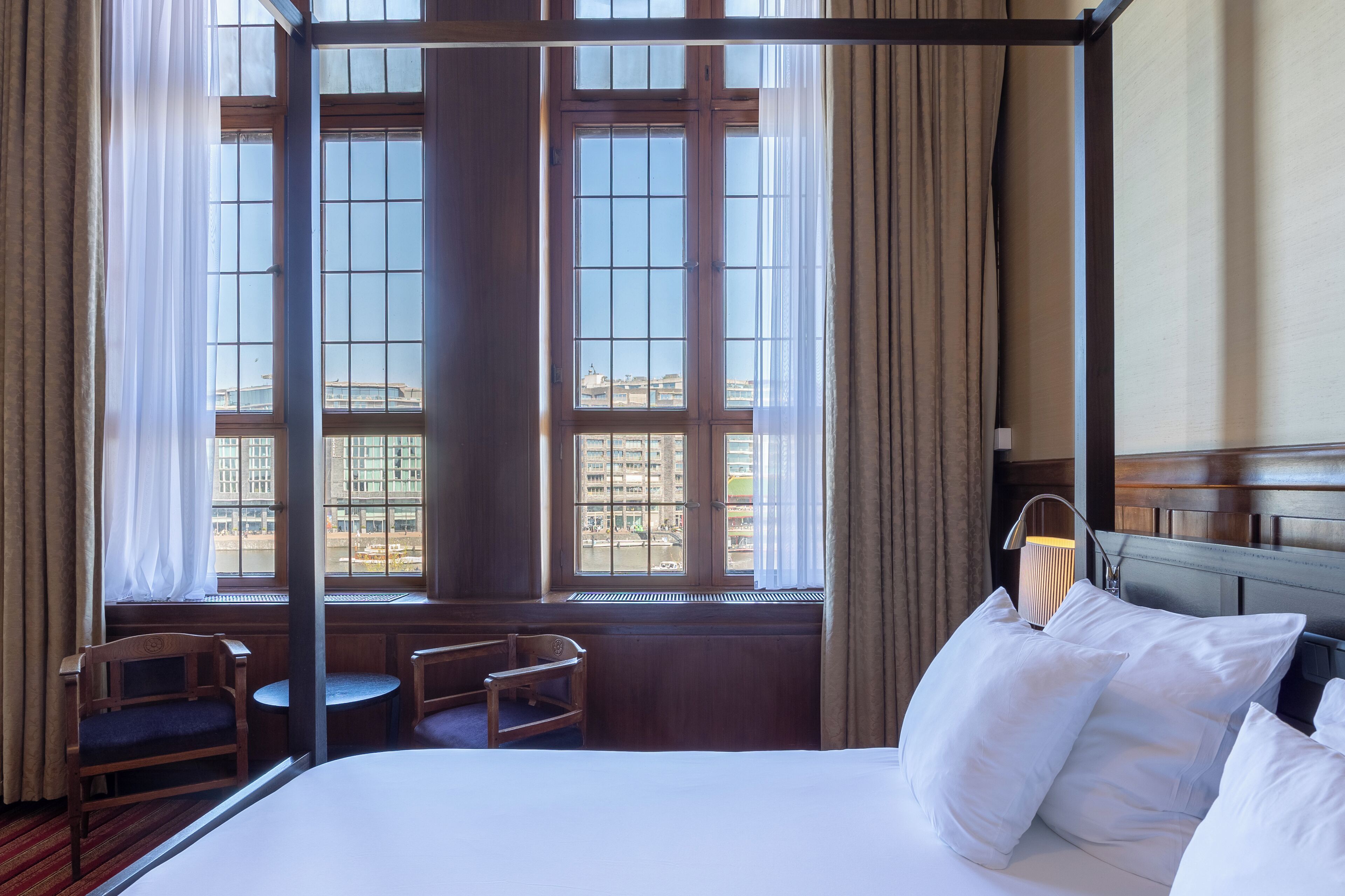 suite, 1 king bed | 1 bedroom, premium bedding, minibar, in-room safe