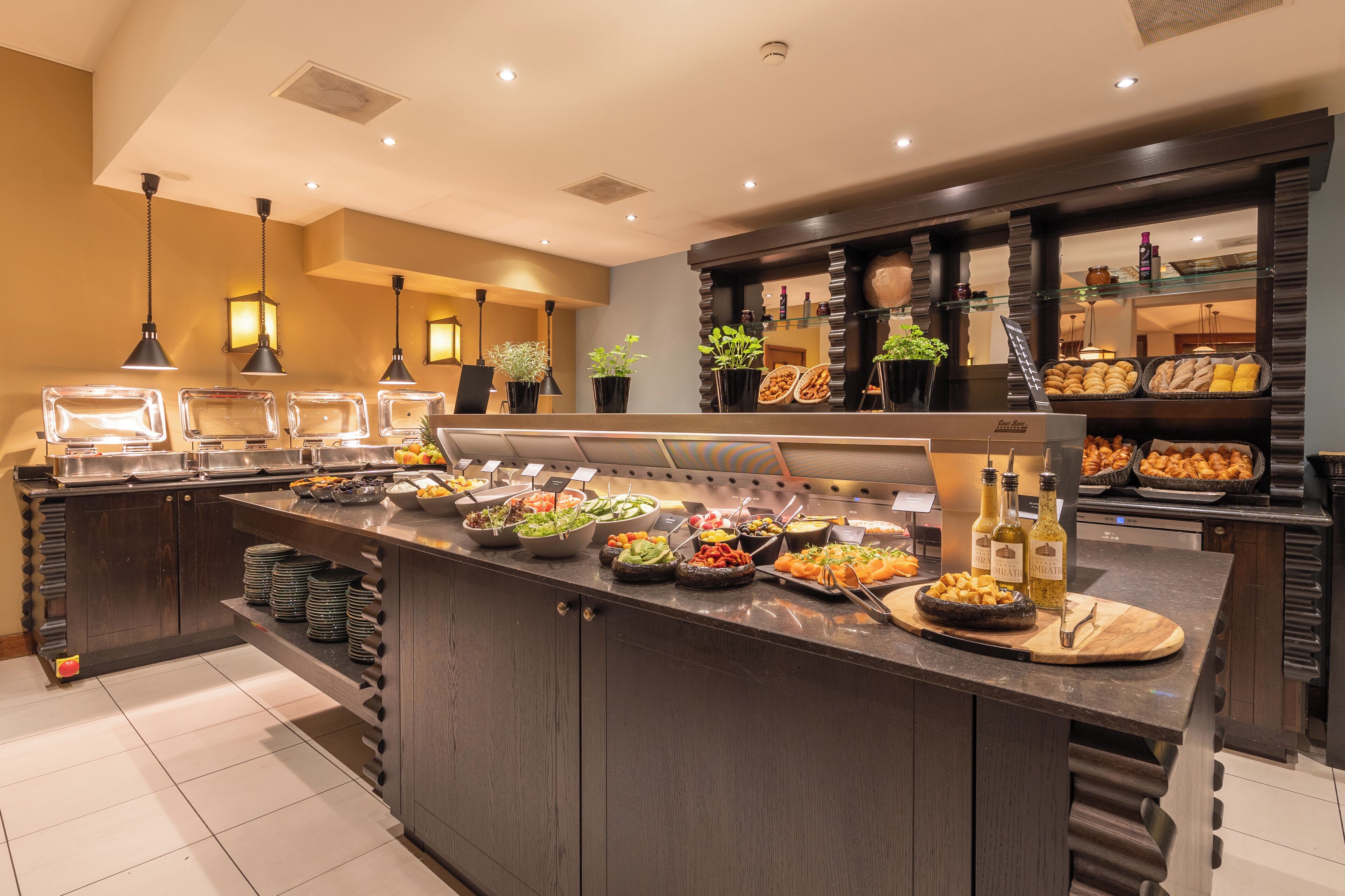 Daily buffet breakfast (EUR 31.50 per person)