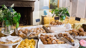Daily buffet breakfast for a fee - Bramante (Todi)