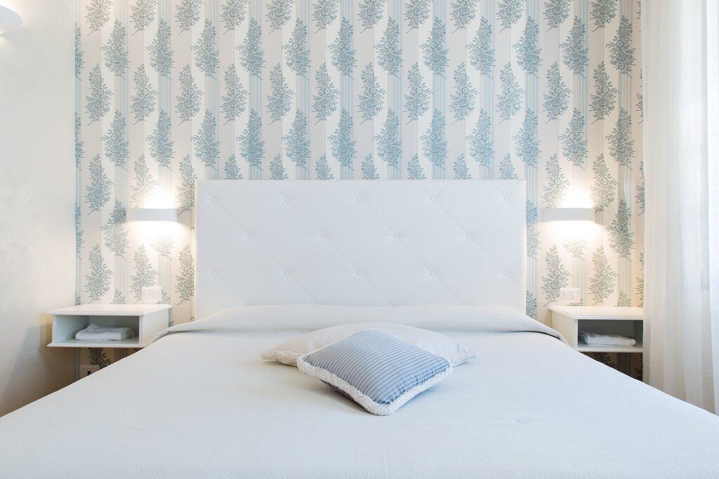 Een minibar, geluiddichte muren, babybedden, gratis wifi