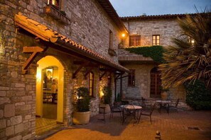 Outdoor dining - Bramante (Todi)