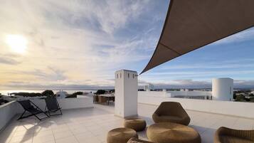 Apartamento superior, 2 habitaciones | Terraza o patio
