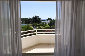 Apartment, 1 Bedroom, Sea View | Laptop workspace, blackout drapes, iron/ironing board, free WiFi - Prainha Clube (Portimão)