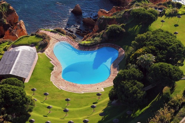 Seasonal outdoor pool, pool umbrellas, sun loungers