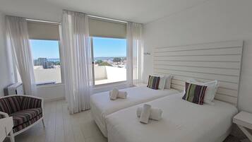 Laptop workspace, blackout drapes, iron/ironing board, free WiFi