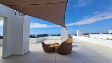 Apartamento superior, 2 quartos | Terraço/pátio