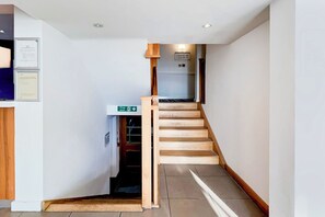 Lobby - Belvilla Crewe City Centre Hotel - Lifestyle (Crewe)