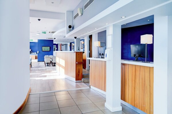 Lobby - Belvilla Crewe City Centre Hotel - Lifestyle (Crewe)
