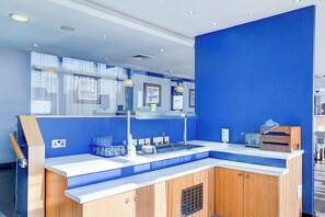 Reception - Belvilla Crewe City Centre Hotel - Lifestyle (Crewe)