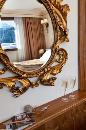Hypo-allergenic bedding, minibar, in-room safe, individually decorated - Hotel de la Loze (Courchevel)