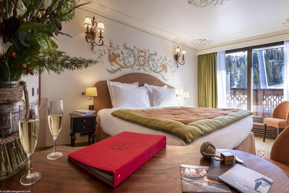 Habitación doble superior, vista a la montaña (Côté Sud) | Ropa de cama hipoalergénica y minibar