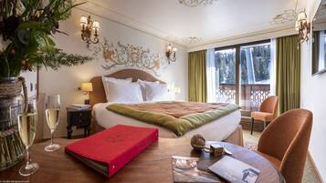 Superior Double Room, Mountain View (Côté Sud) | Hypo-allergenic bedding, minibar, in-room safe, individually decorated