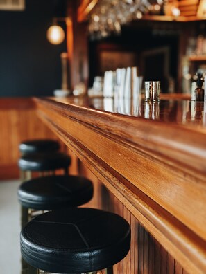 Bar (on property) - Shelburne Hotel (Seaview)