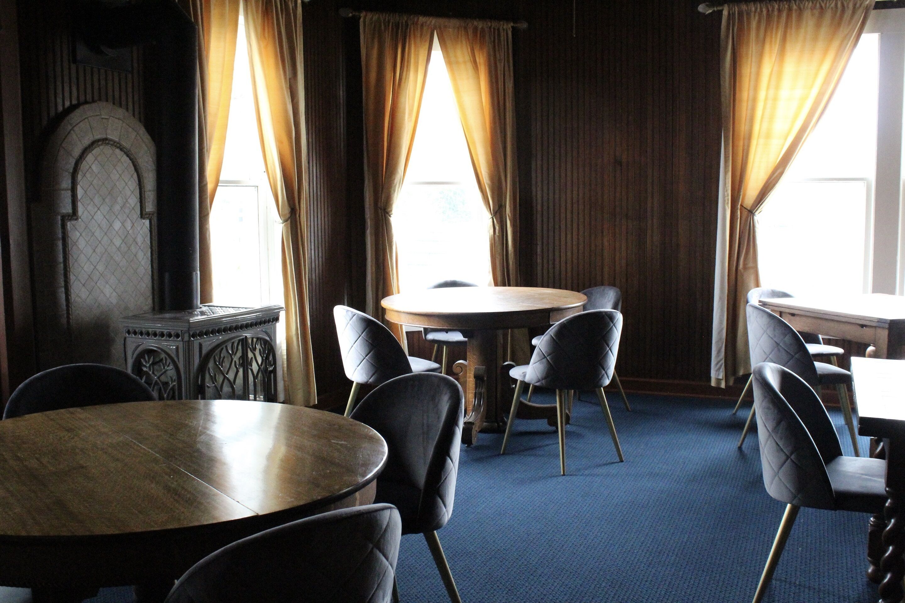 Lunch, dinner served; Fusion cuisine, garden views 