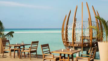 7 restaurants, breakfast, lunch, dinner served; international cuisine