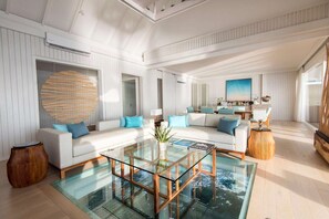 Premium bedding, minibar, in-room safe, blackout drapes - LUX* South Ari Atoll (Dhidhoofinolhu Island)