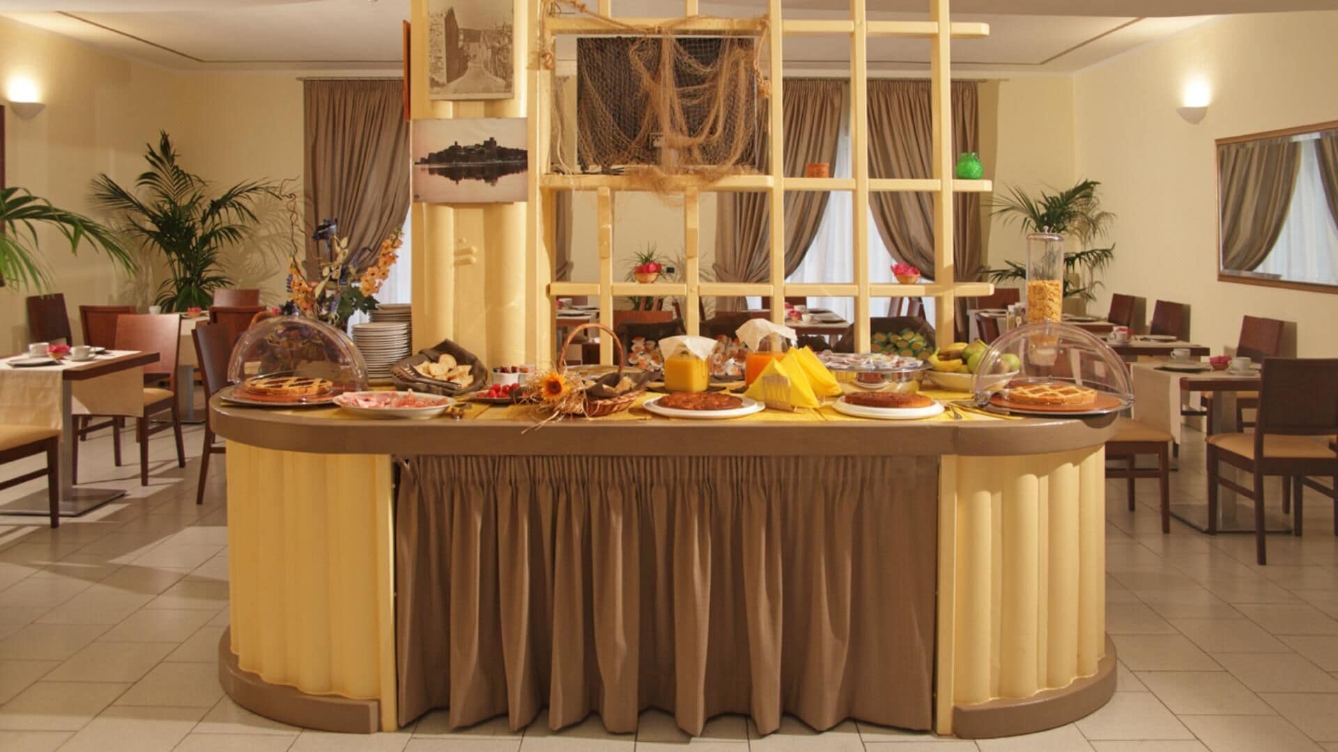 Petit déjeuner buffet servi tous les jours en supplément